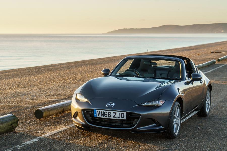  Mazda MX-5 RF 2017 года  (UK) (фото 3 из 40)